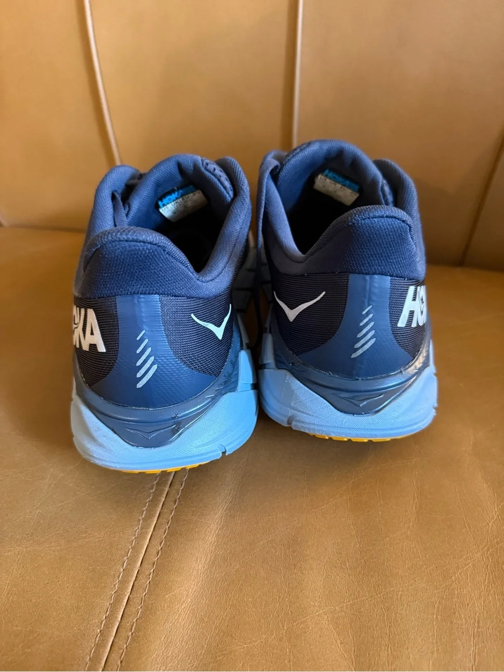 Hoka Arahi 5 Men’s Size 12 D In Ombré Blue - Navy/White/Gray/Light Blue